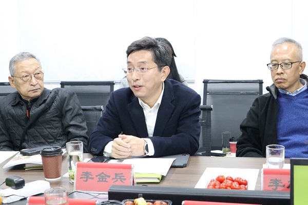 江北新區生命健康產(chǎn)業(yè)發(fā)展黨工委委員、管辦副主任李金兵